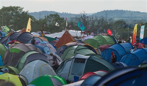 Il Festival di Glastonbury: Una Meraviglia Musicale con il Carisma Ineguagliabile di Sting!