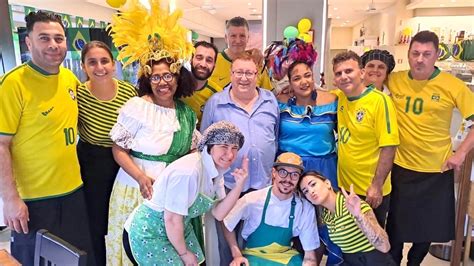 Il Ritmo di Dia: Una Festa Brasiliana Inaspettata e Piena di Sorprese!